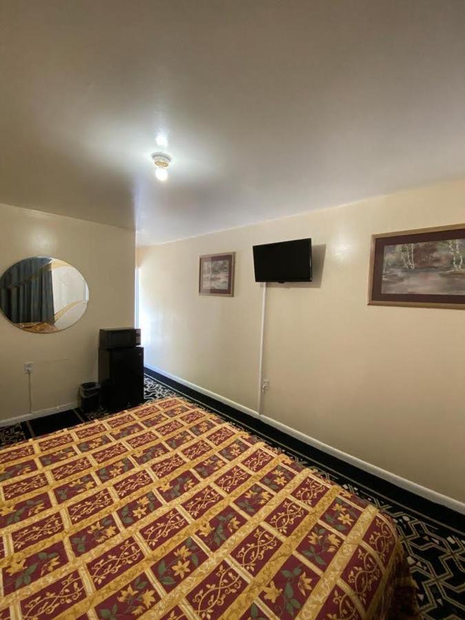 Standard King Room - Non-Smoking