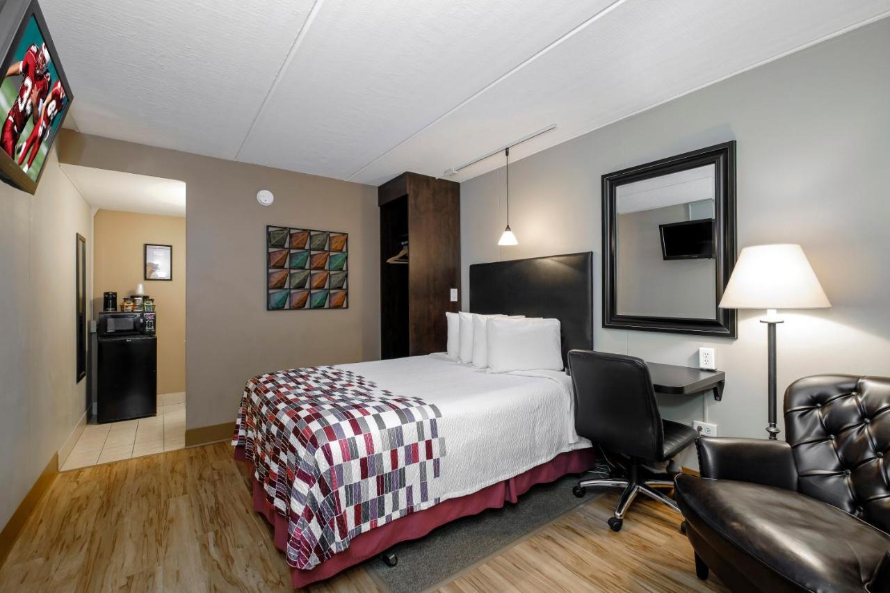 Deluxe Queen Room Upper Floor/Stairs Only Smoke Free
