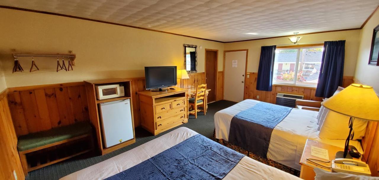 Deluxe Queen Room with Two Queen Beds,1071177562:JPEG