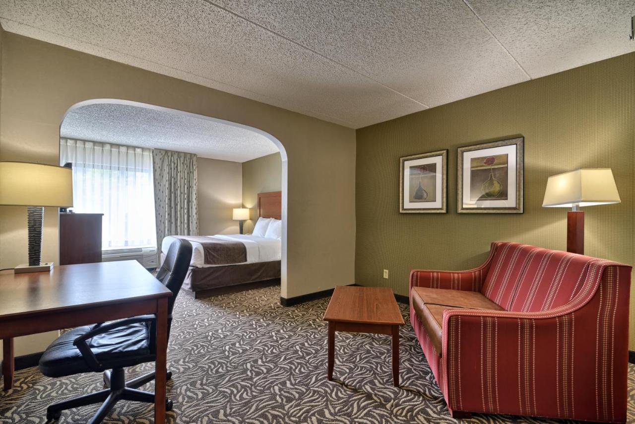 Suite with Seating Area