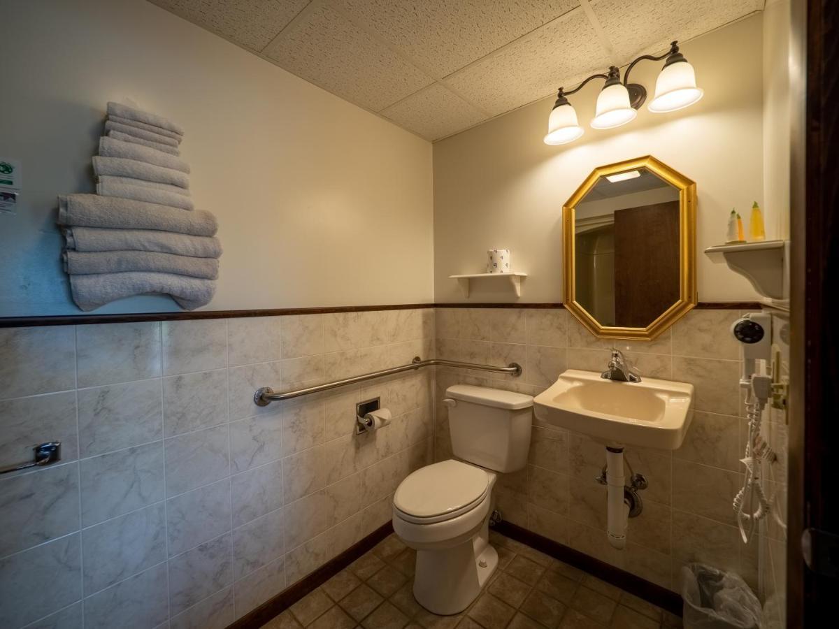 Standard Queen Room