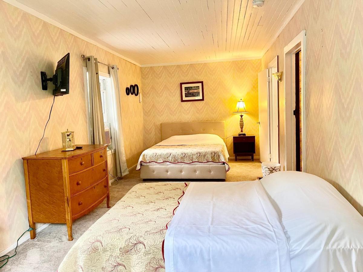 Deluxe Queen Suite - No Pets Allowed