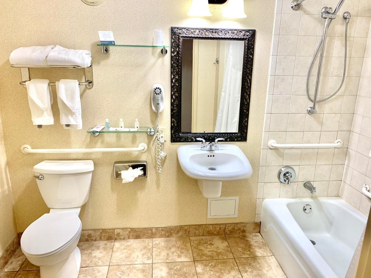 Queen Room with Roll-In Shower - Accessible/Non-Smoking,1439522098:JPEG