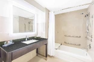 Deluxe Queen Room with Two Queen Beds and Bath Tub - Mobility/Hearing Accessible - Non-Smoking