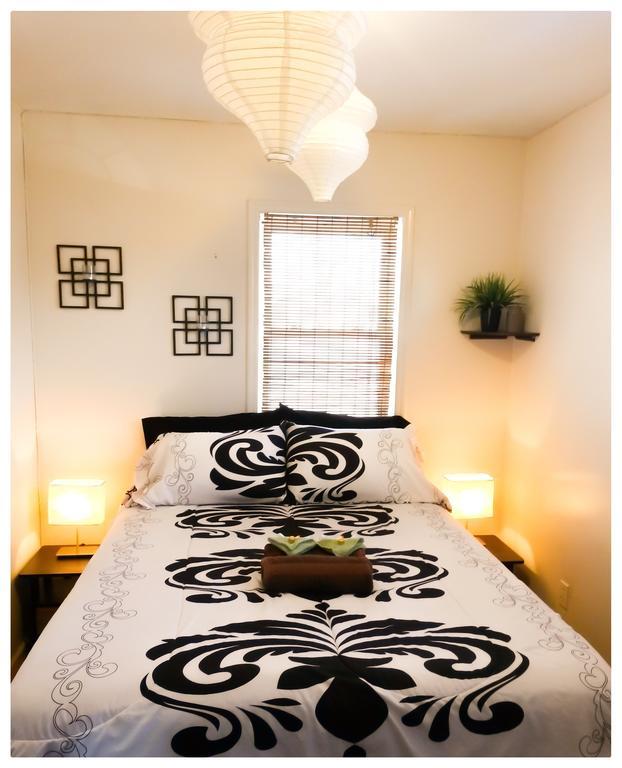 Kamer met Queensize Bed en Gedeelde Badkamer