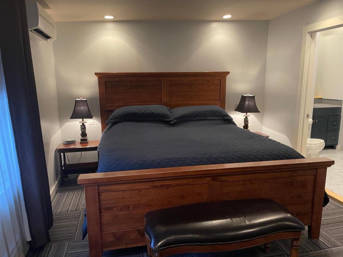 Deluxe King Suite