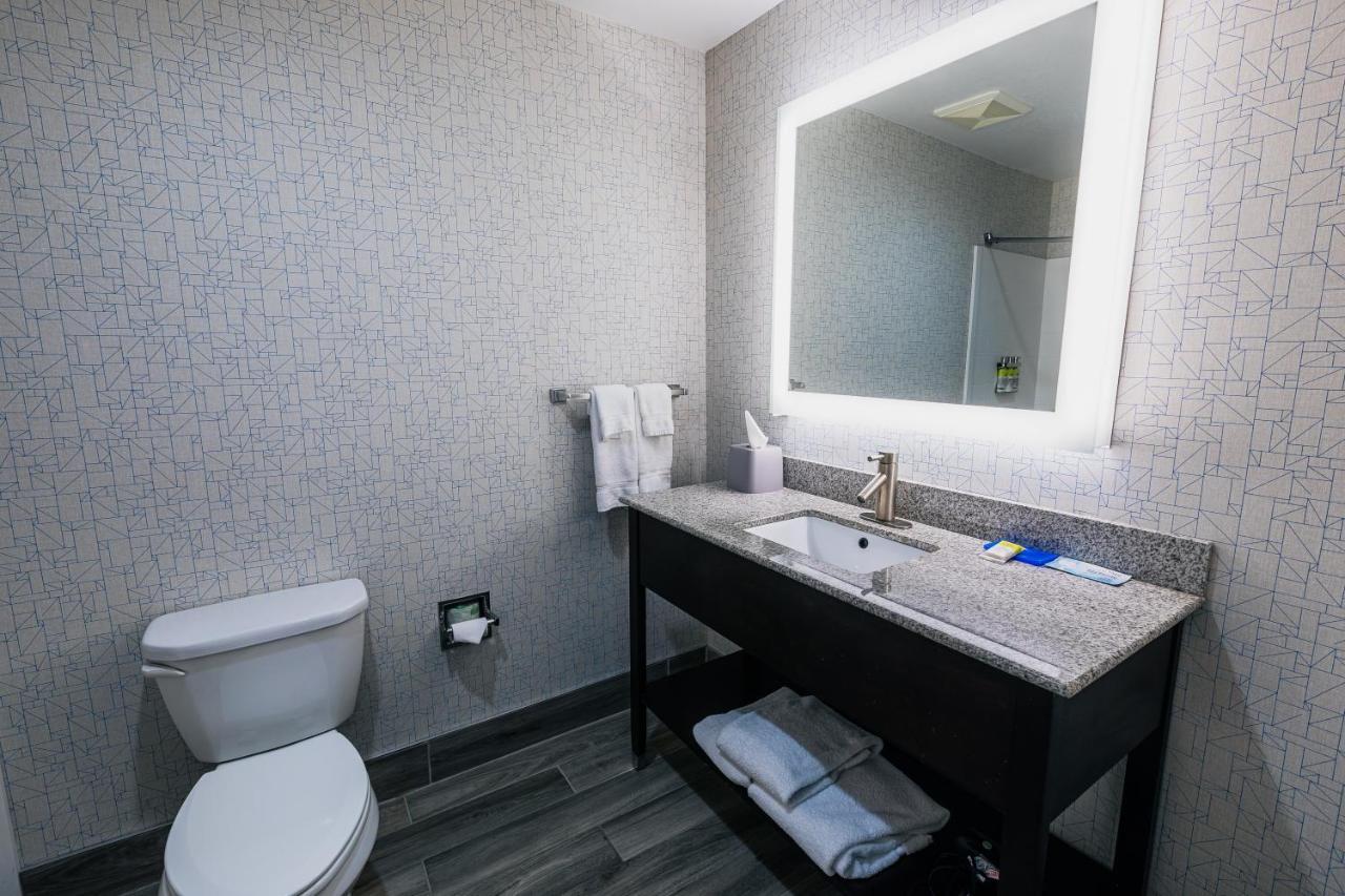 Standard Room,1704928258:JPEG