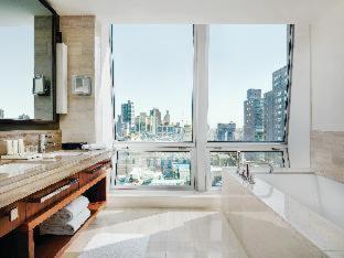 Deluxe City View King with Kitchen