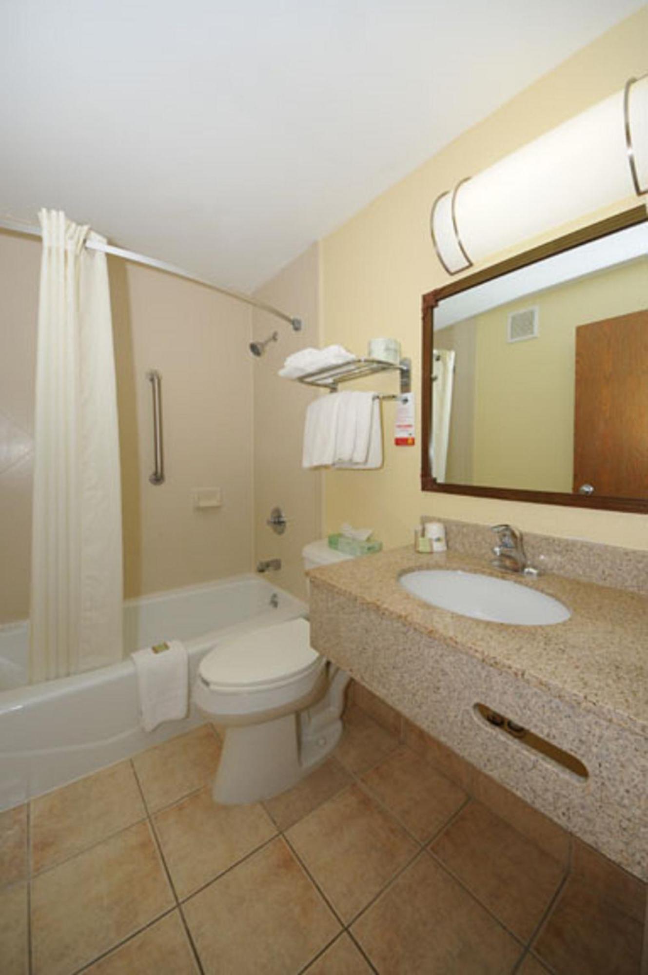 King Suite with One Queen Sofa Bed - Non-Smoking,1722933291:JPEG