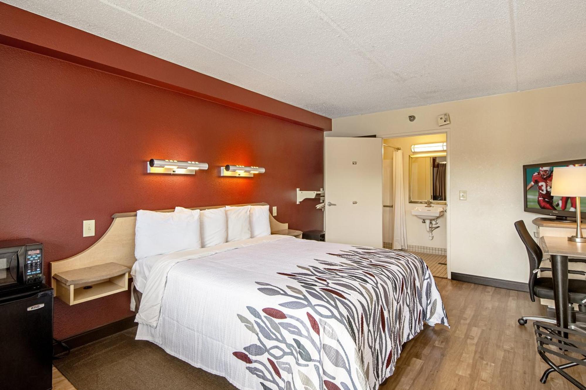 Superior King Room Disability Access Smoke