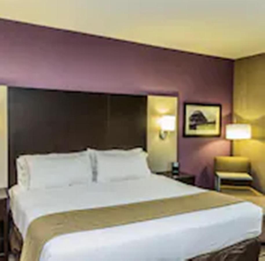 King Room - Mobility Access/Hearing Accessible