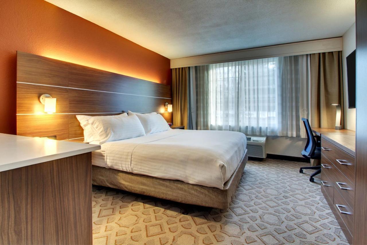 Standard Room,1435308046:JPEG