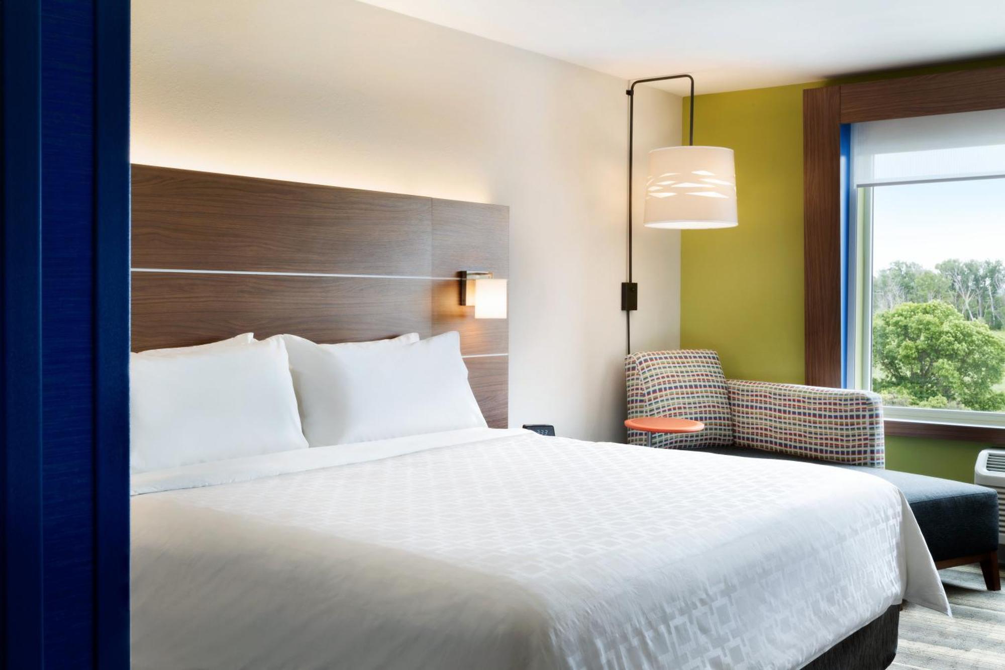 Standard King Room - Communications Accessible,1439022493:JPEG