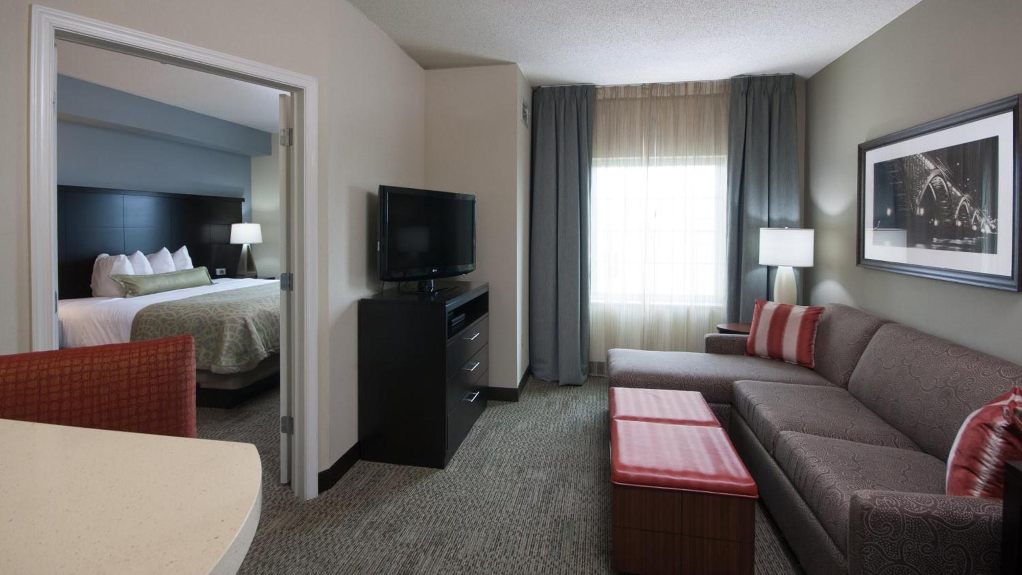 One-Bedroom King Suite,692007558:JPEG