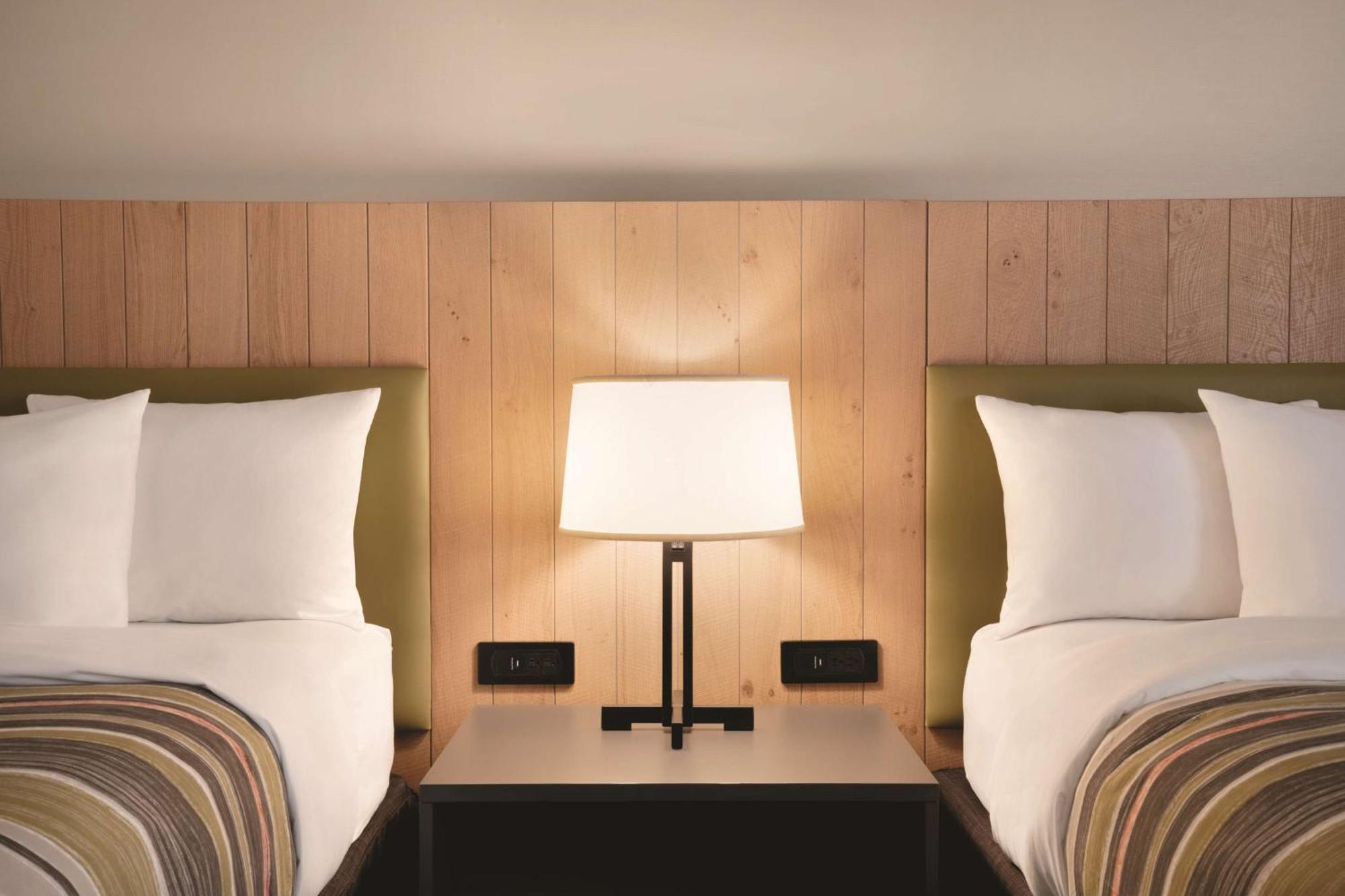 Standard Queen Room with Two Queen Beds - Non Smoking
