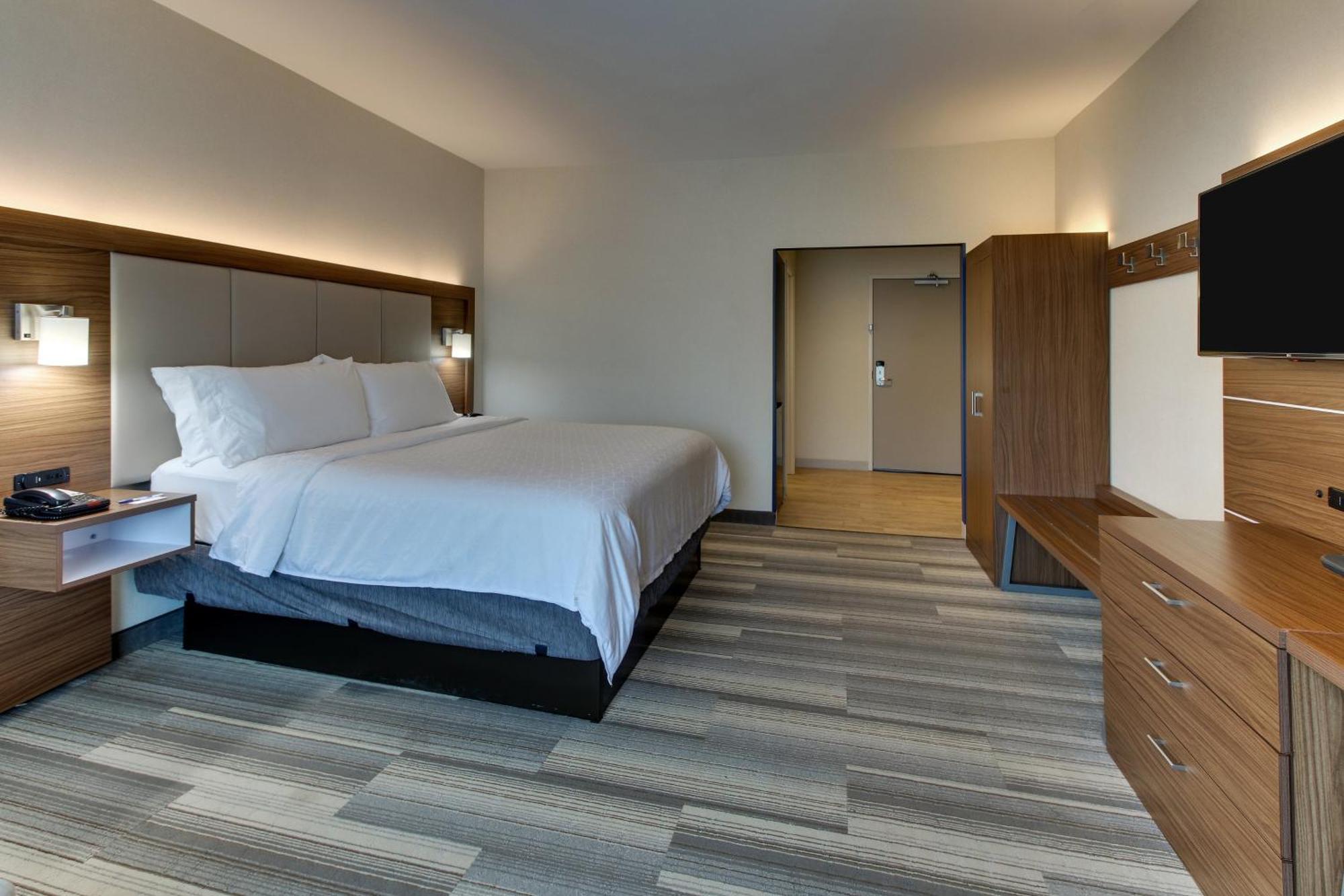 King Room - Hearing Accessible/Non-Smoking