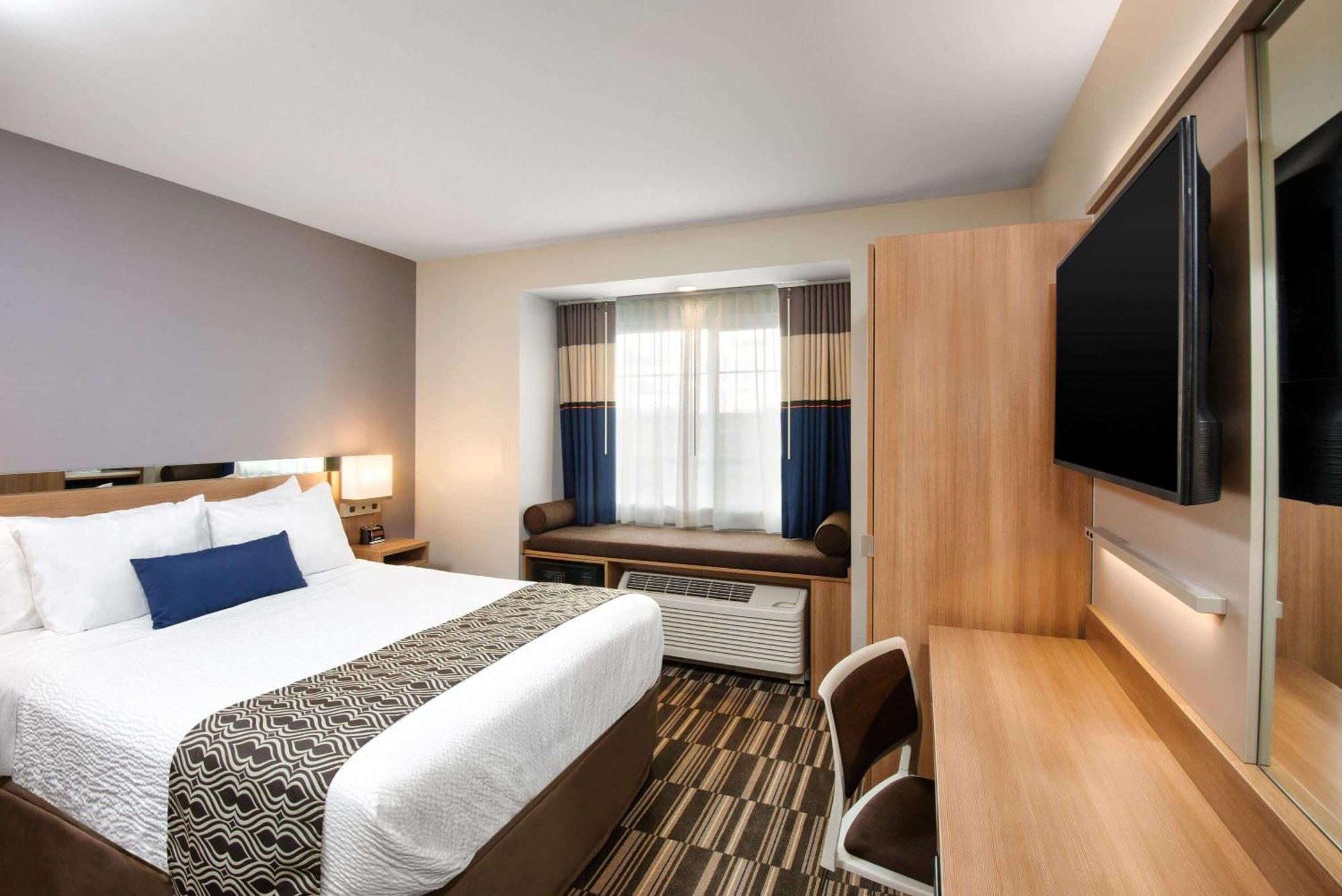 Queen Room with Hearing Impaired Access - Non-Smoking