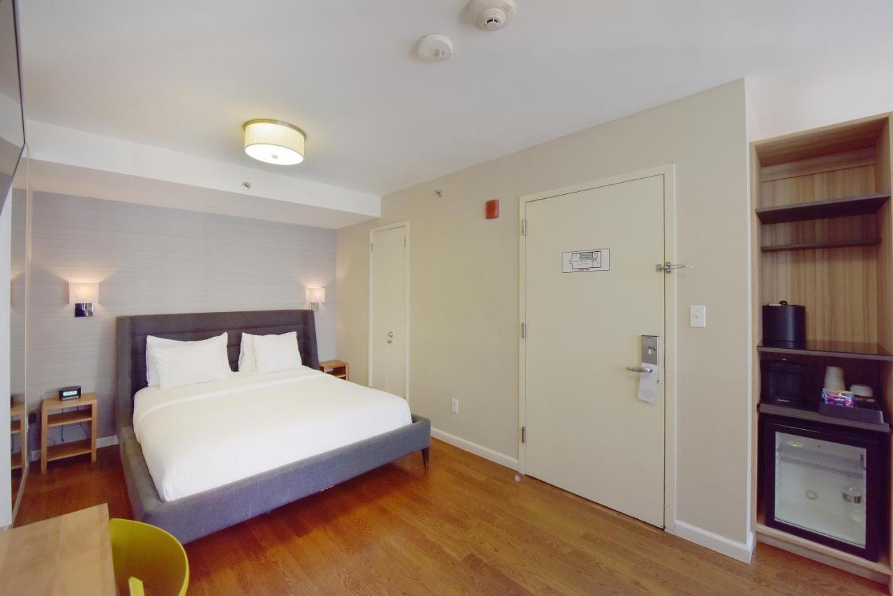 Queen Premier with Balcony,1287525829:JPEG