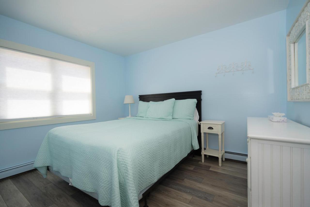 Two-Bedroom Apartment Waterfront,1356101129:JPEG