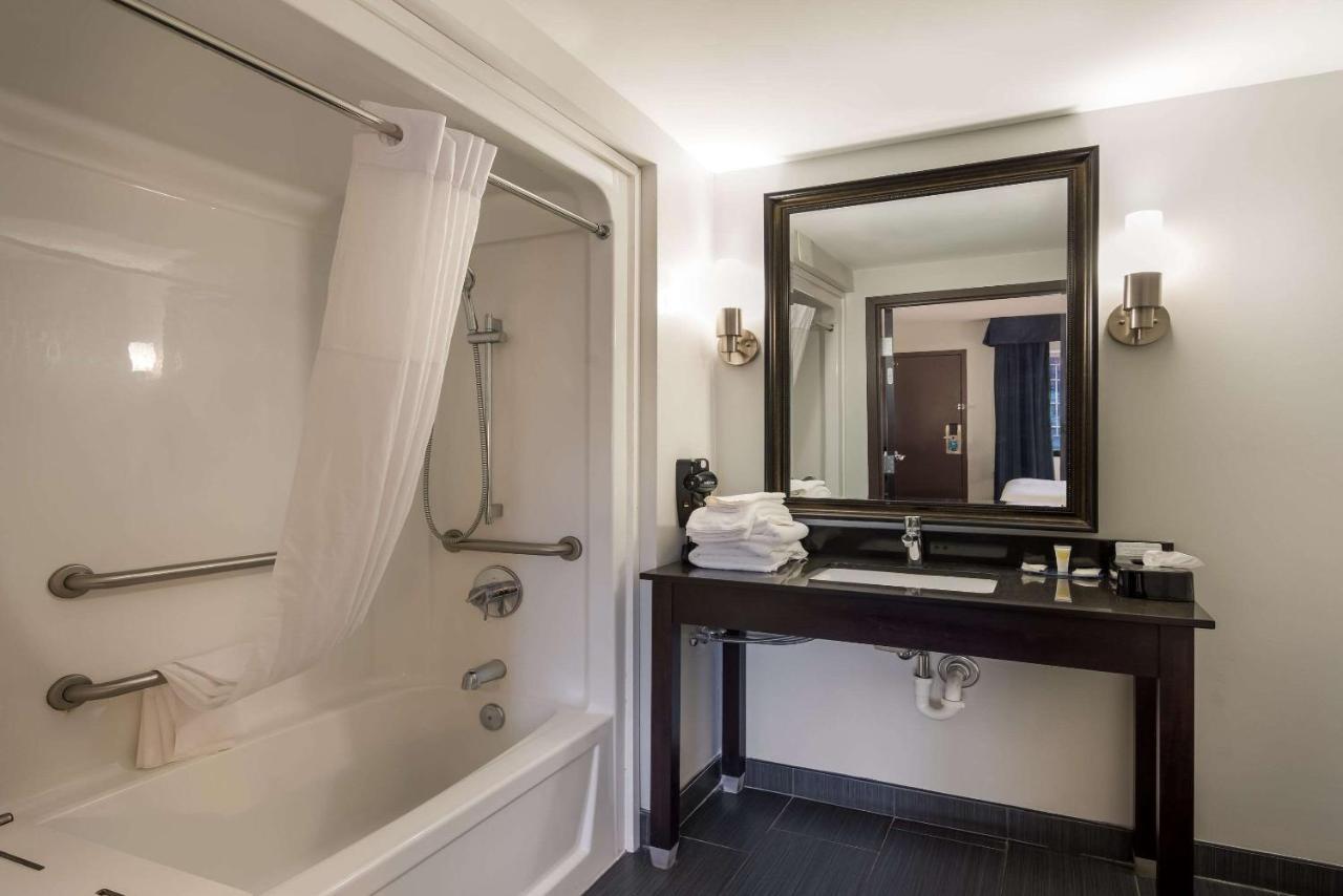 Queen Room First Floor Accessible or Non-Smoking