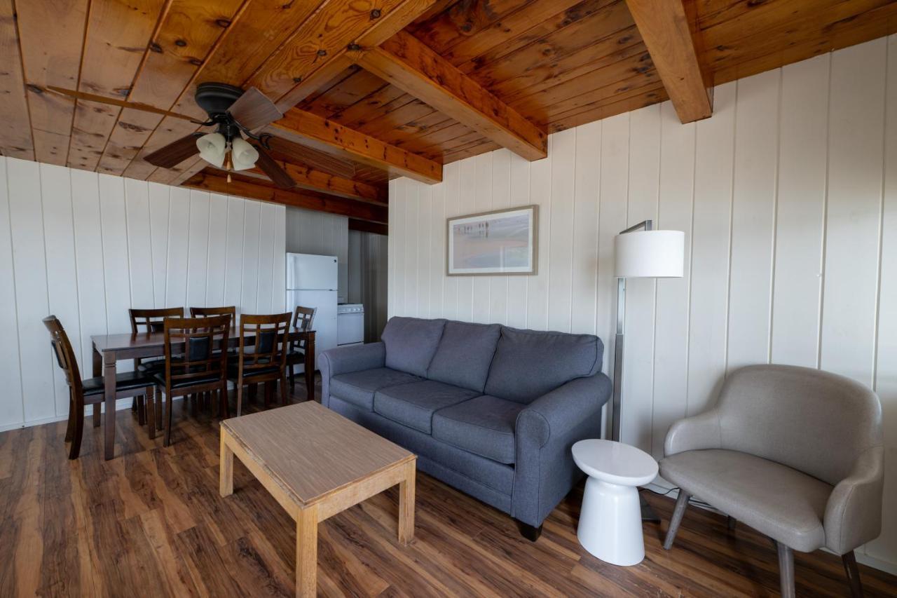 Lakefront Three-Bedroom Bungalow