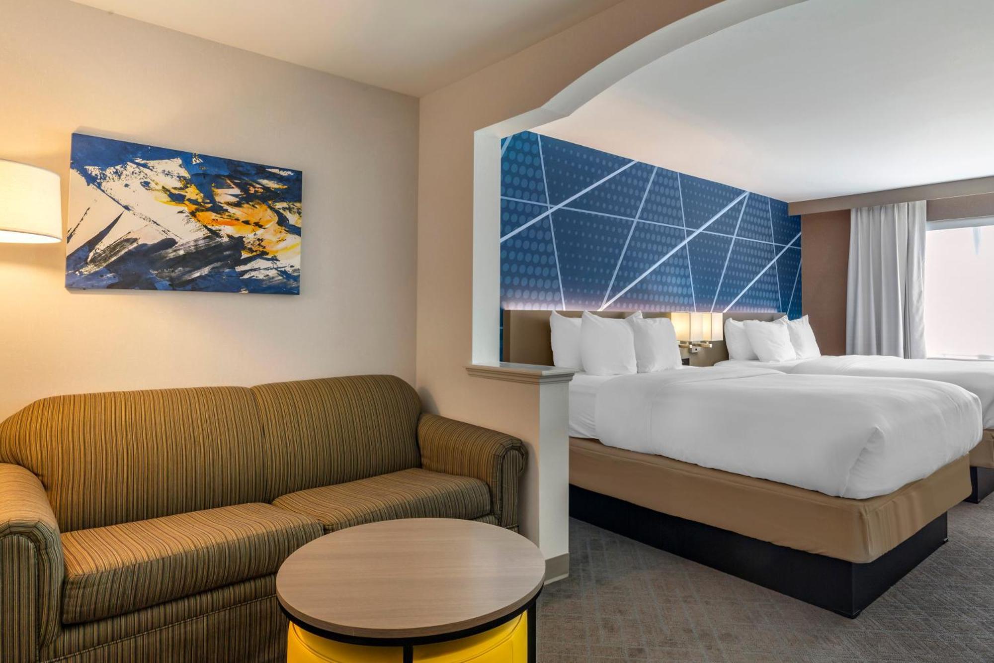 Queen Suite with Two Queen Beds - Non-Smoking