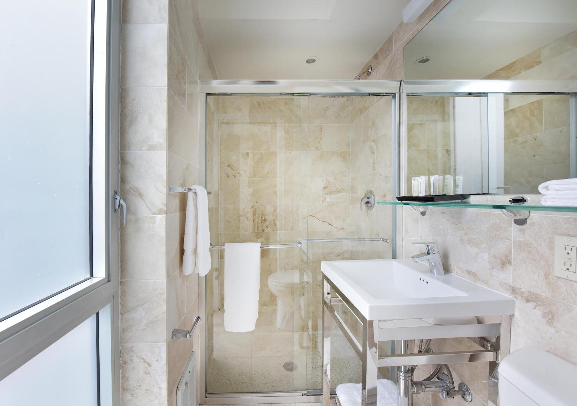 Queen Premier with Private Roof Deck,1448266831:JPEG