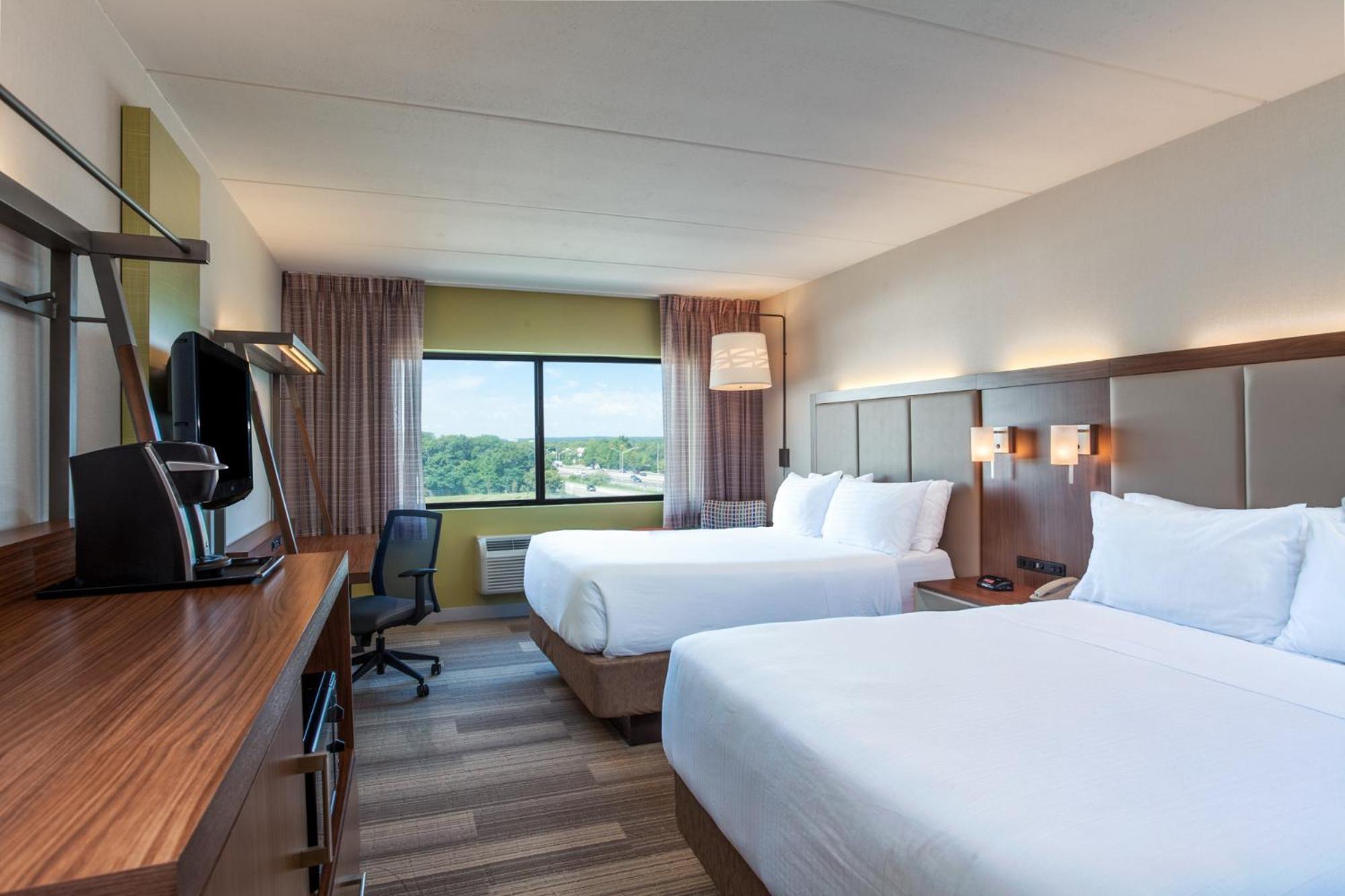 Standard Queen Room with Two Queen Beds - Communications Accessible