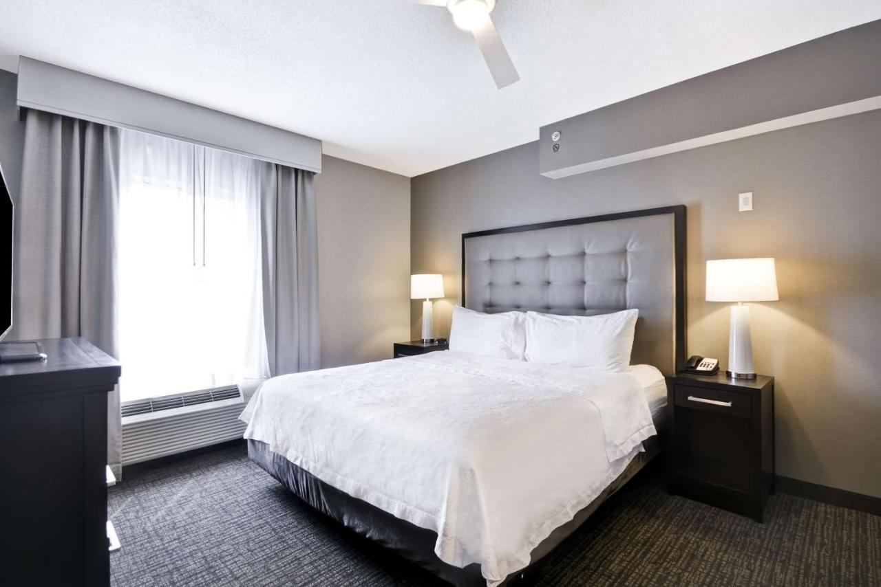 Two-Bedroom Suite with Tub - Mobility Access/Non-Smoking
