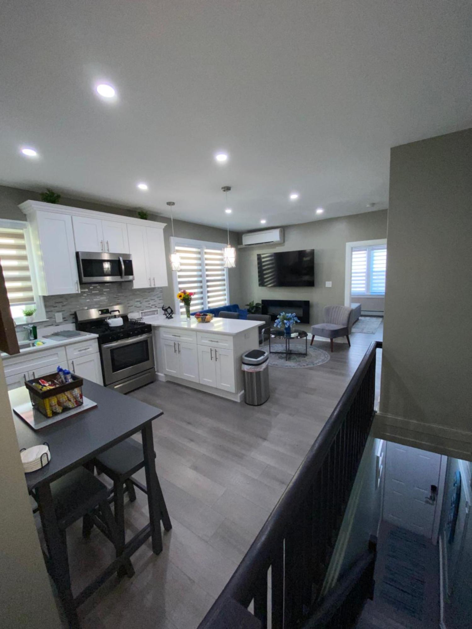 Queen Suite Unit H, 2nd Floor