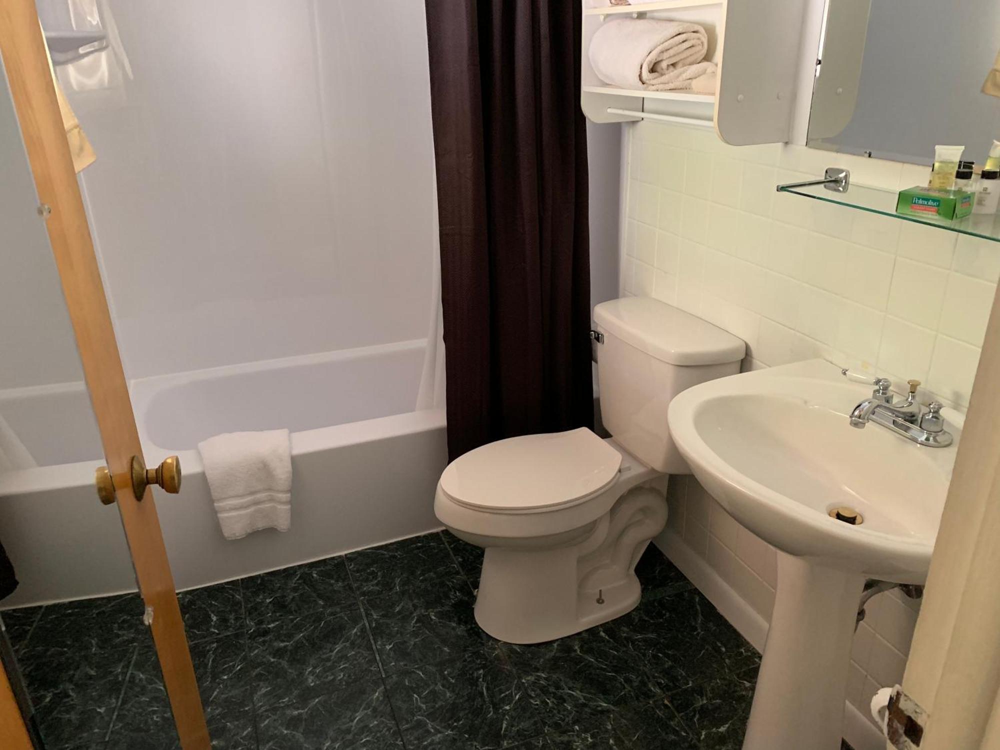 Double Room with Two Double Beds,1529587948:JPEG