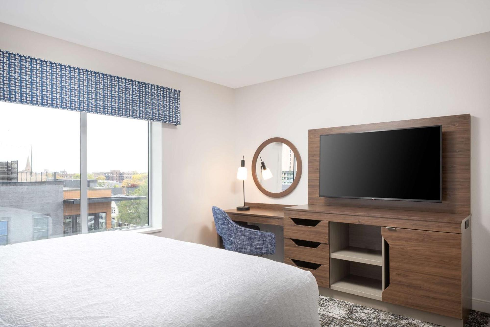 King Room with Microwave/Fridge