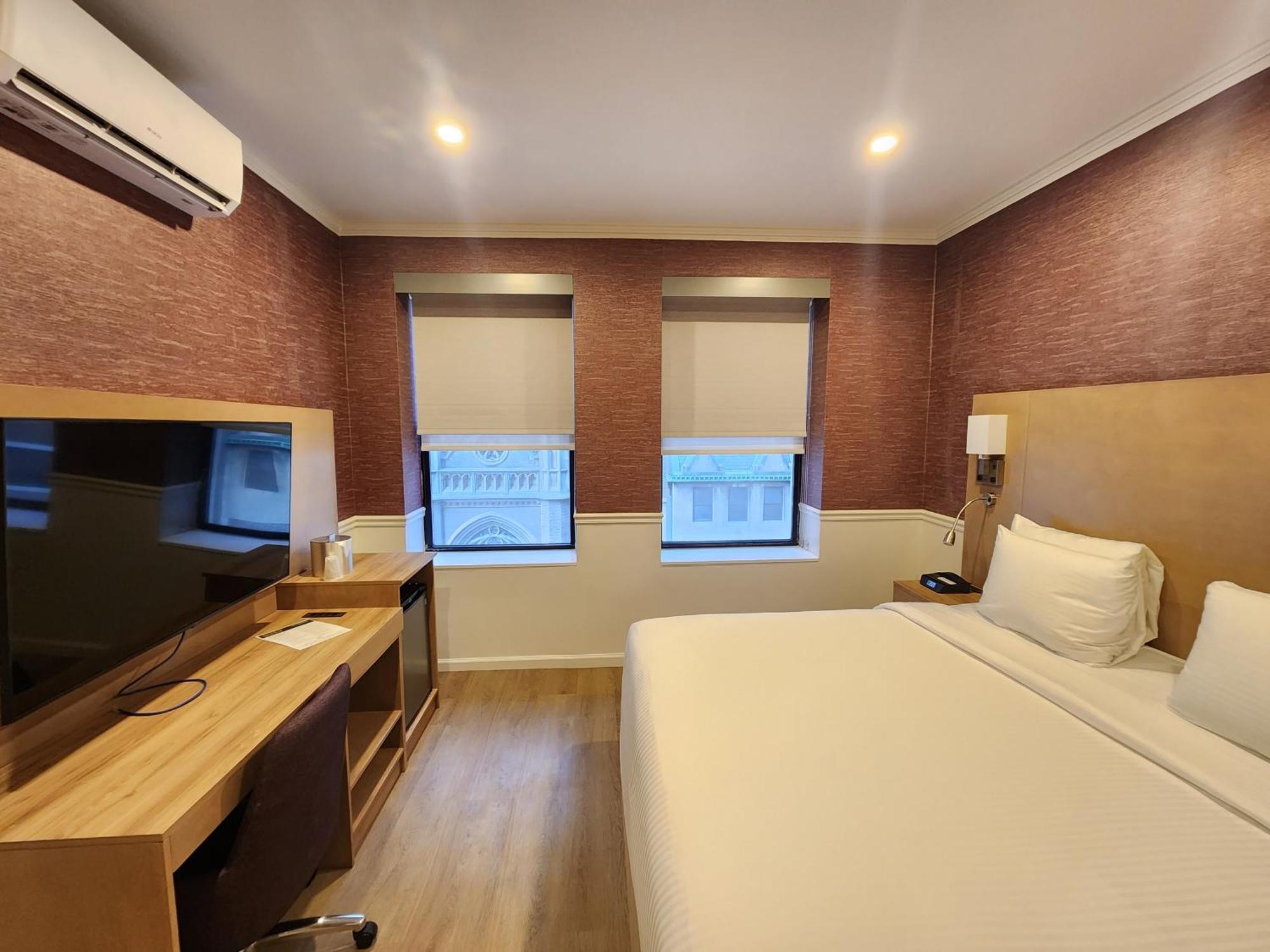 Habitación Doble Deluxe con cama extragrande y vistas a la ciudad