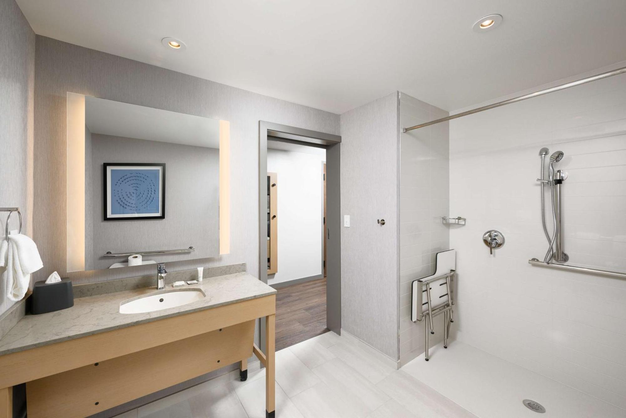 Queen Room with Sofa Bed and Roll-In Shower - Disability Access