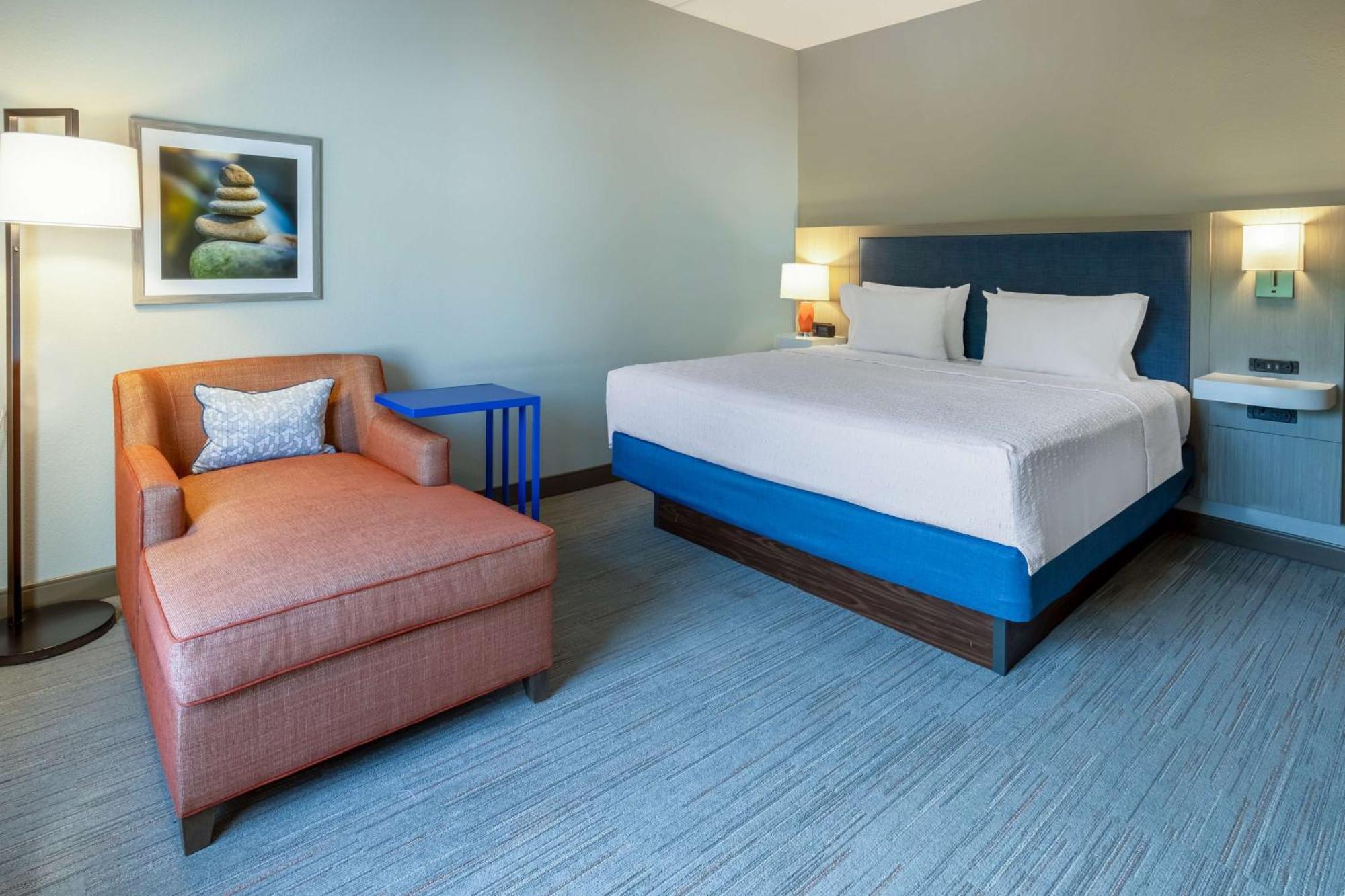 King Room with King Bed - Non-Smoking