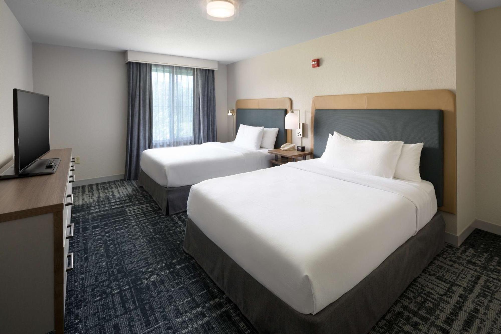 One-Bedroom Queen Suite with Two Queen Beds - Non-Smoking