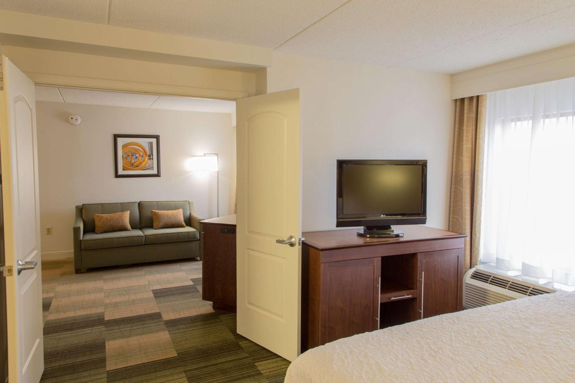 One-Bedroom King Suite with Whirlpool - Non-Smoking,1551374629:JPEG