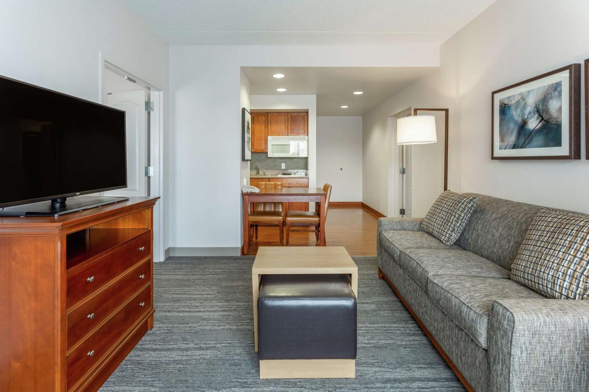 Two Bedroom Suite One King Two Queen Beds Non-Smoking