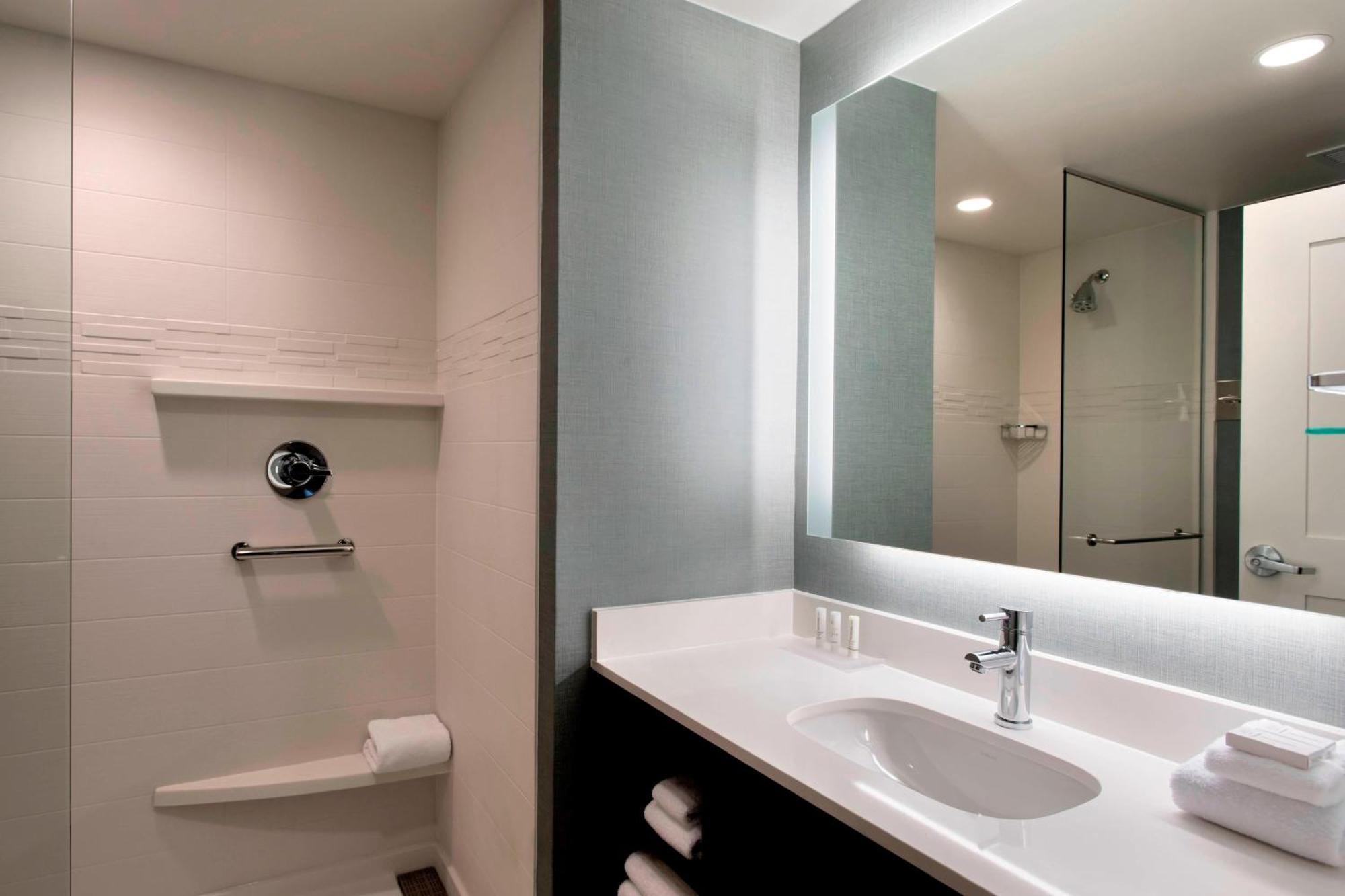 Two-Bedroom Suite,1552741519:JPEG