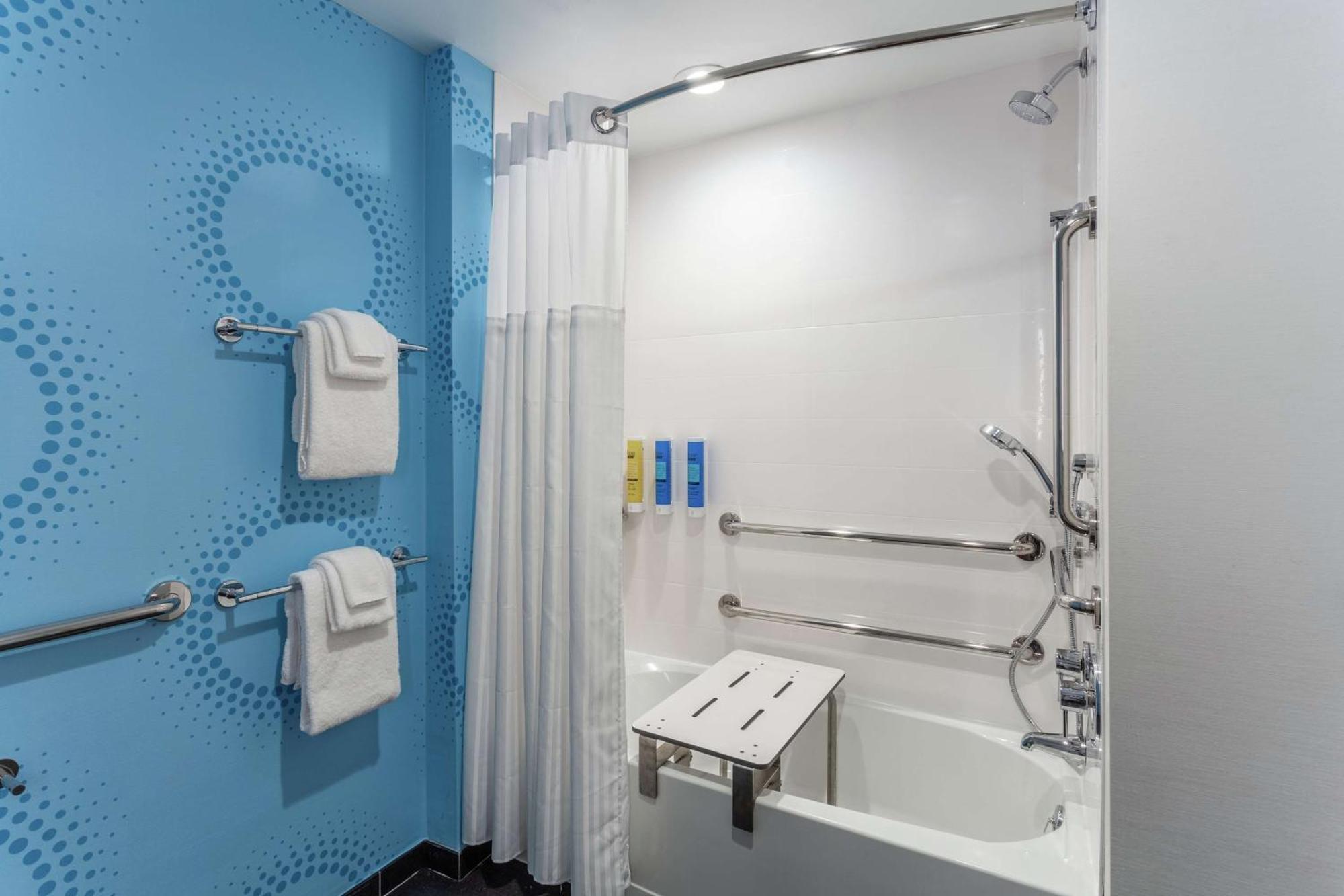 Queen Room with Two Queen Beds - Mobility and Hearing Access