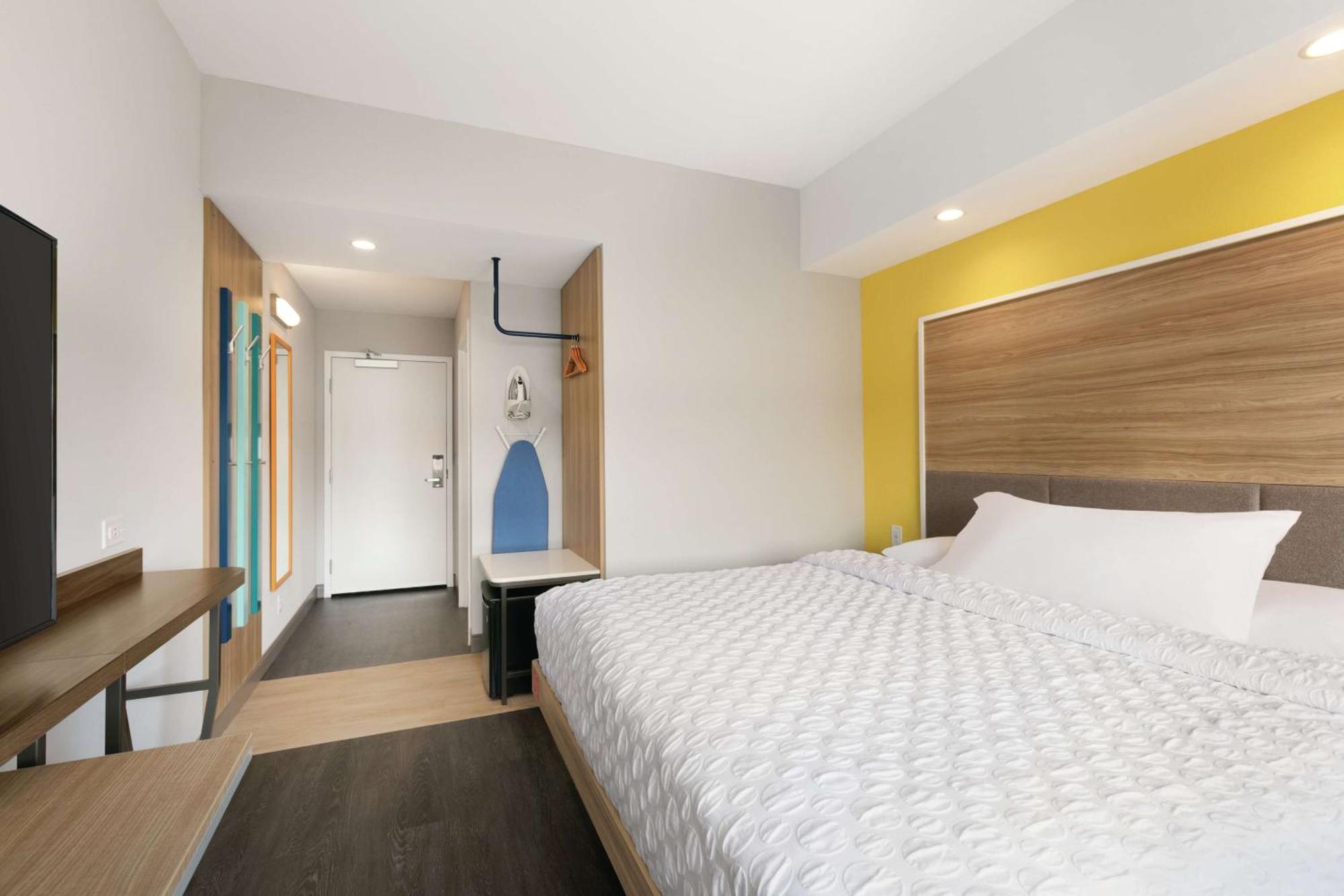 King Room,1557383428:JPEG