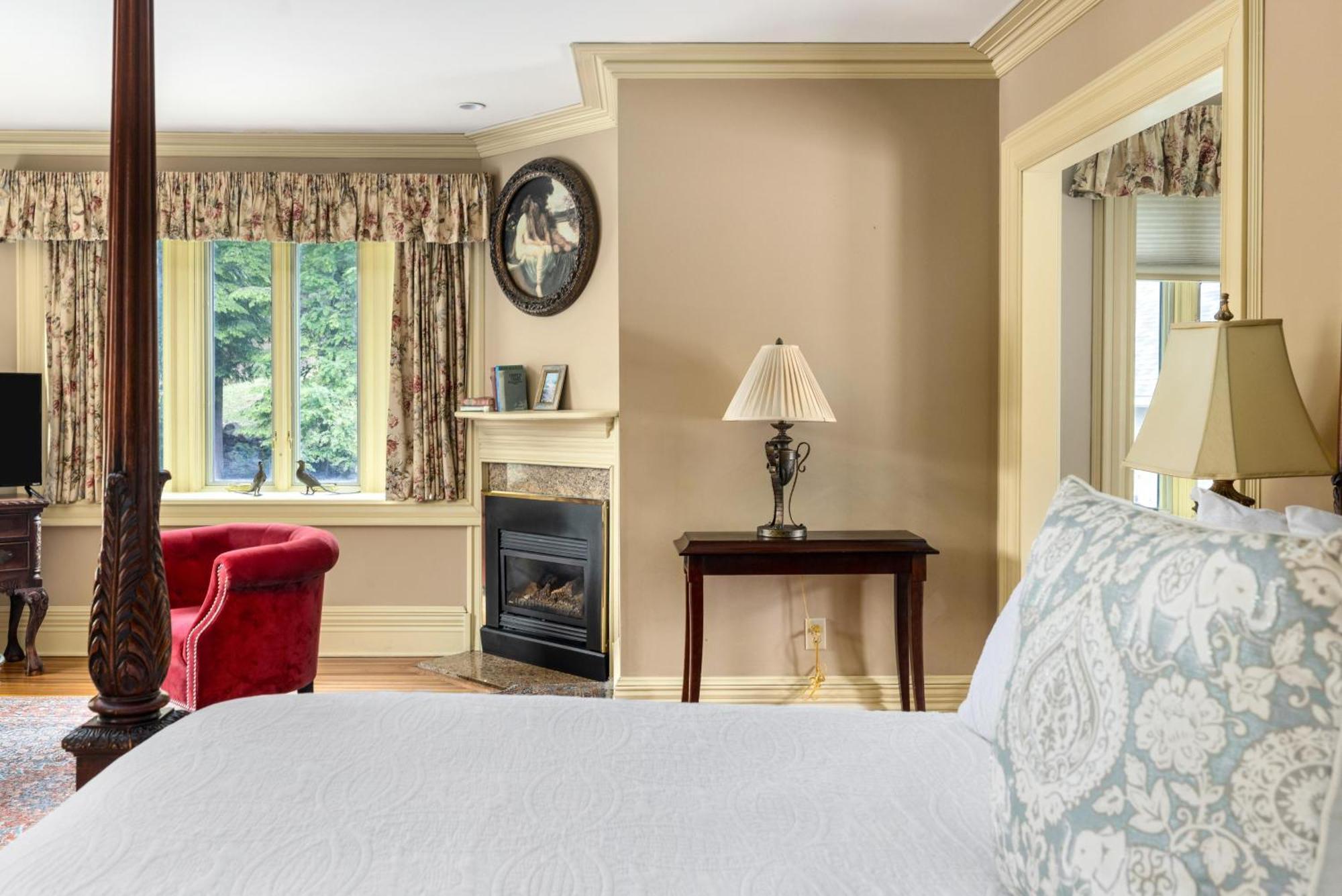 King Suite,1558028140:JPEG