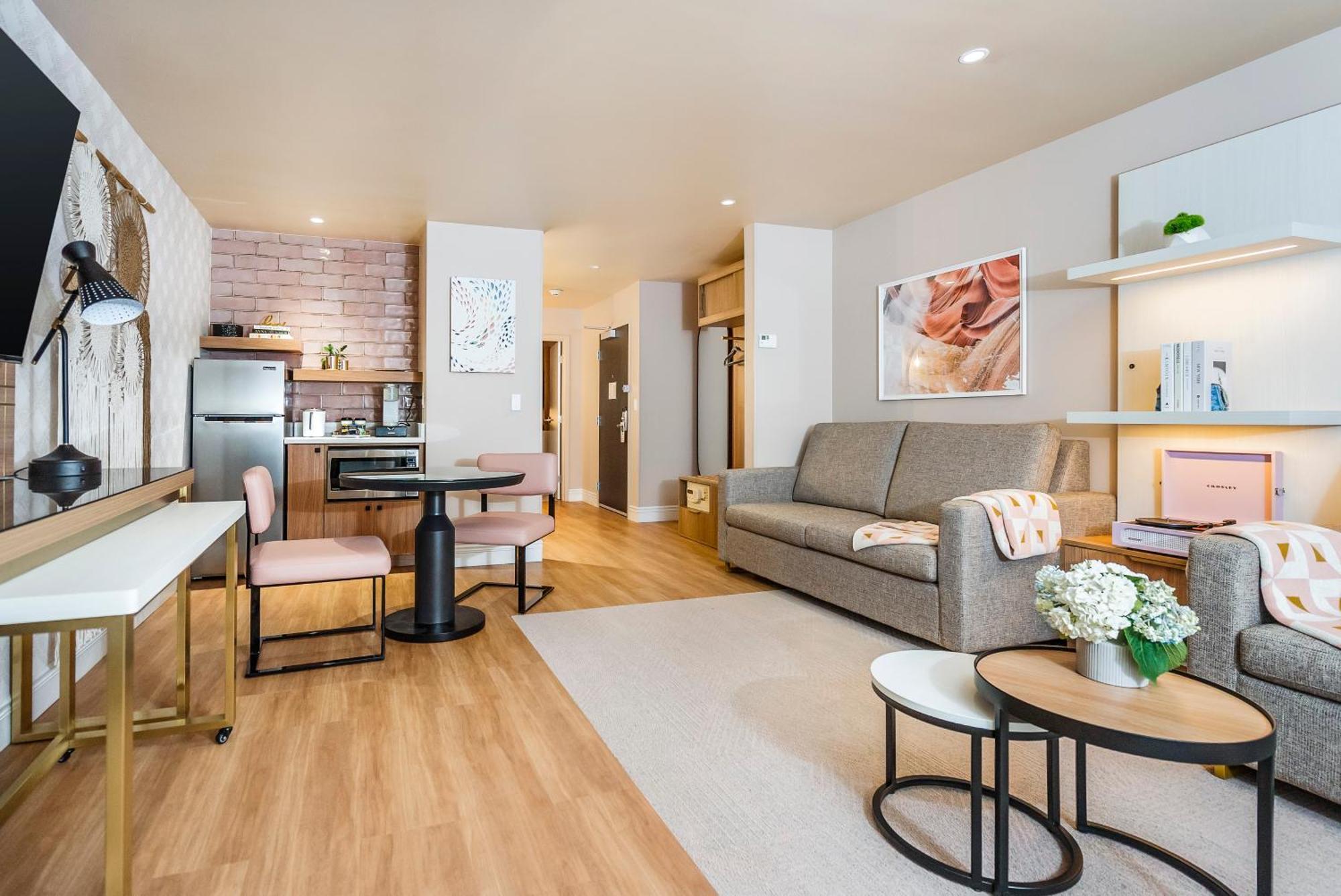 One-Bedroom King Suite - First Floor,1574724005:JPEG