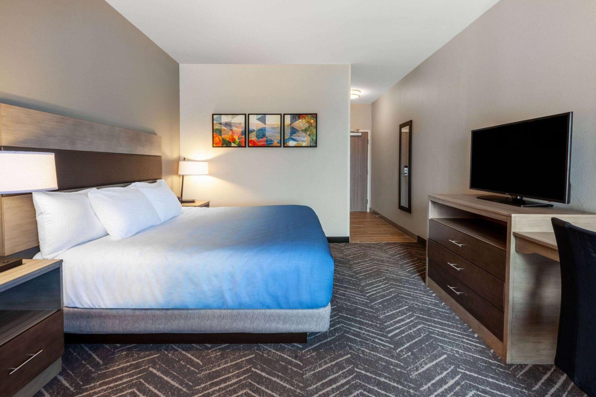 King Room Mobility Access or Non-Smoking