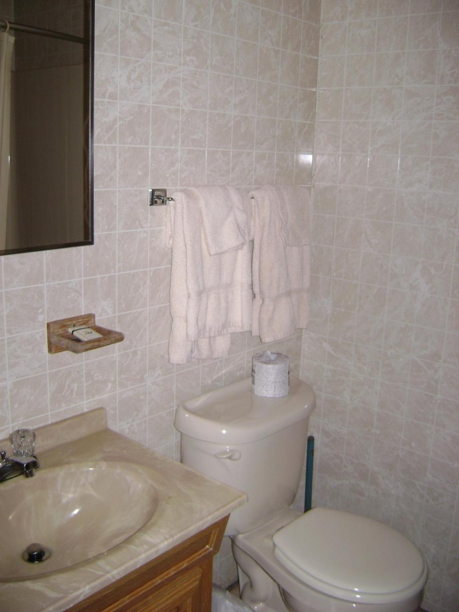 Deluxe Two-Bedroom Cottage,1352594068:JPEG