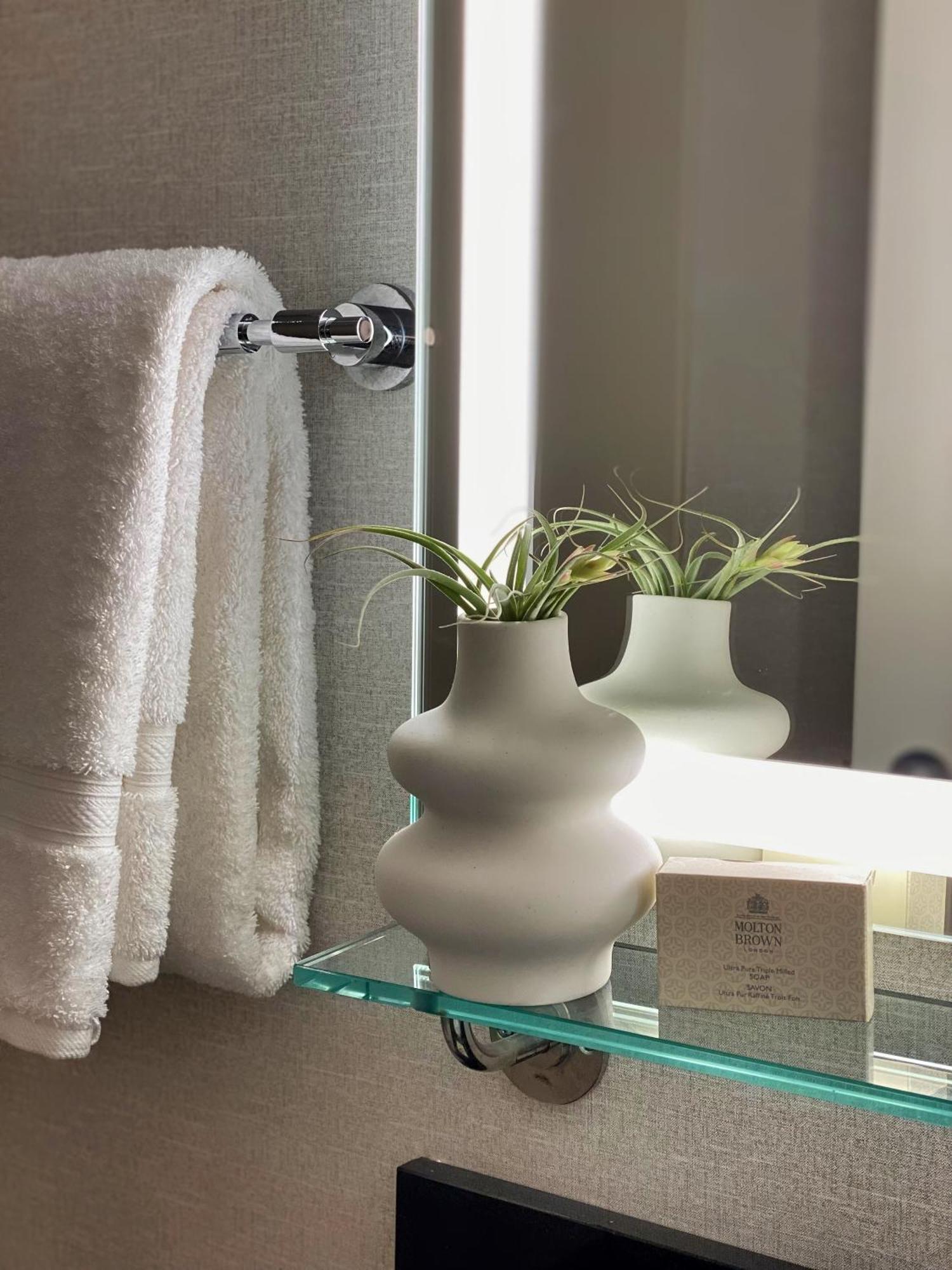 Superior Queen Room,1606543855:JPEG