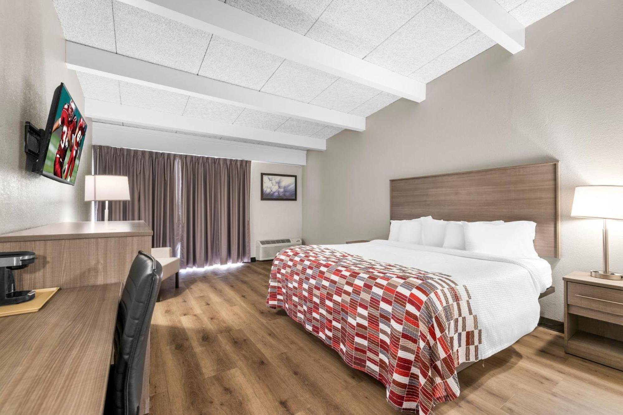 Superior King Room Disability Access Roll-In Shower Non-Smoking,1595404353:JPEG