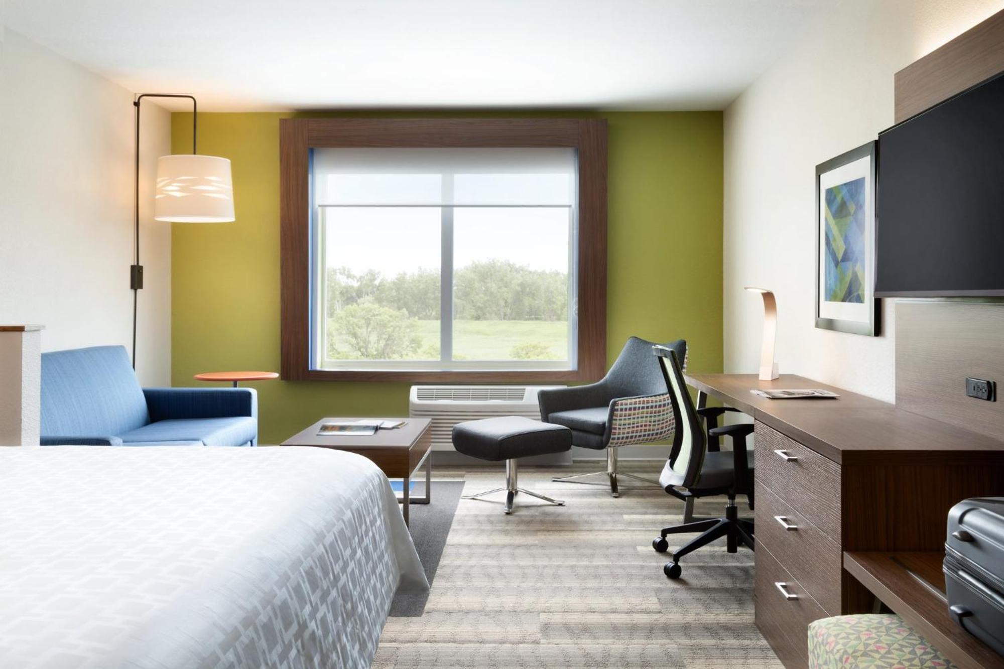 King Suite Hearing Accessible or Non-Smoking