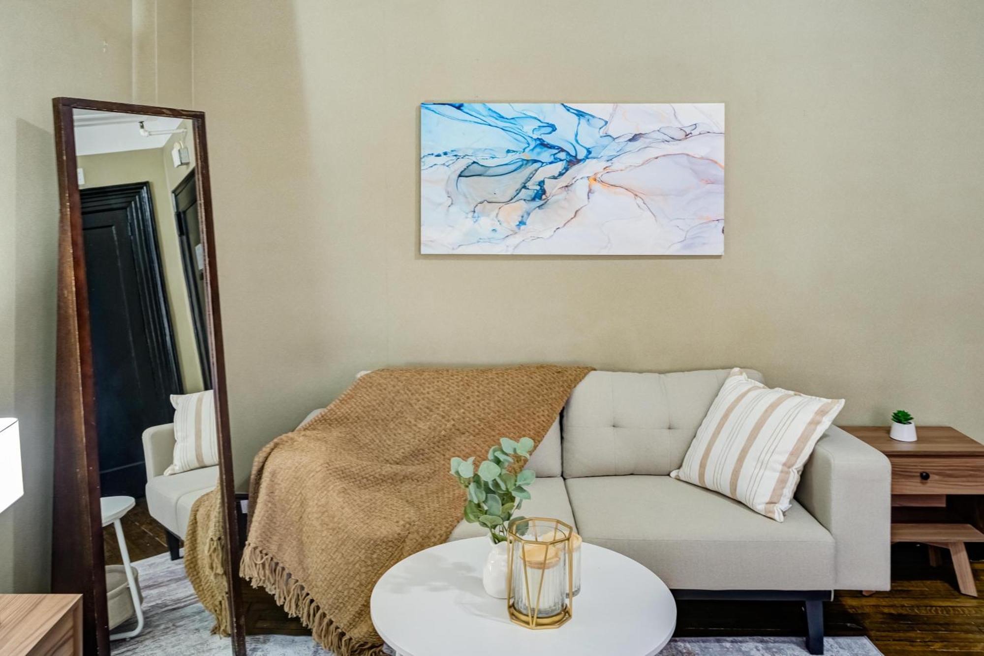 Estudio con cama extragrande