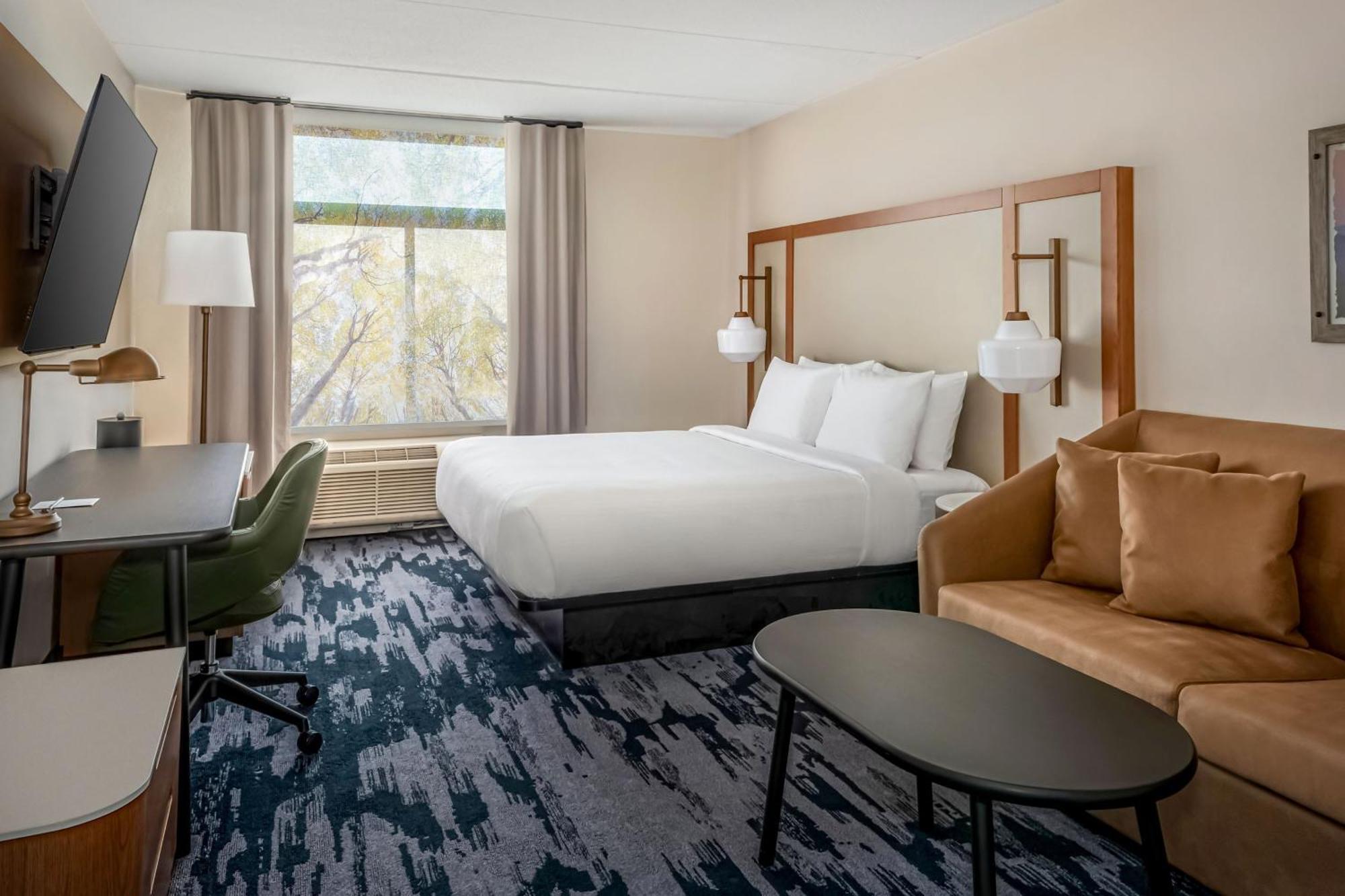 King Room Bathtub Mobility Access or Hearing Accessible